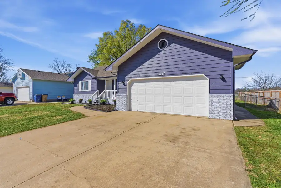 1137 N Burrows St, Belle Plaine, KS 67013 - #2