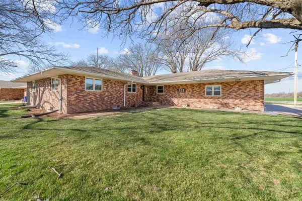 202 S Cherry St, Lindsborg, KS 67456