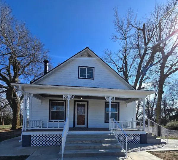 2403 E Chestnut Ave, Arkansas City, KS 67005