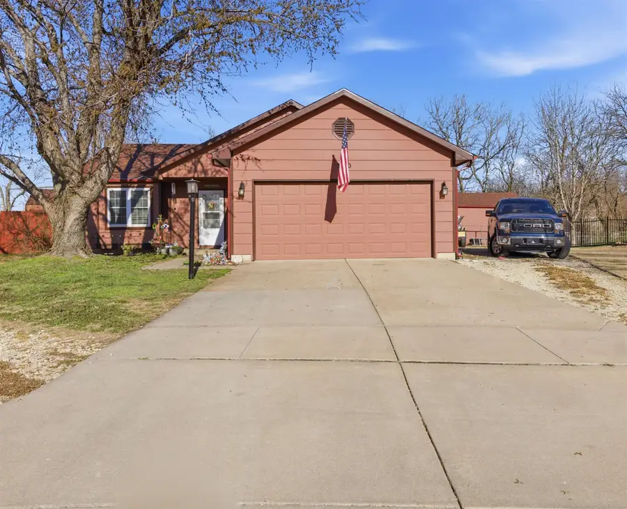 500 Deerfield Cir, Valley Center, KS 67147 - #3