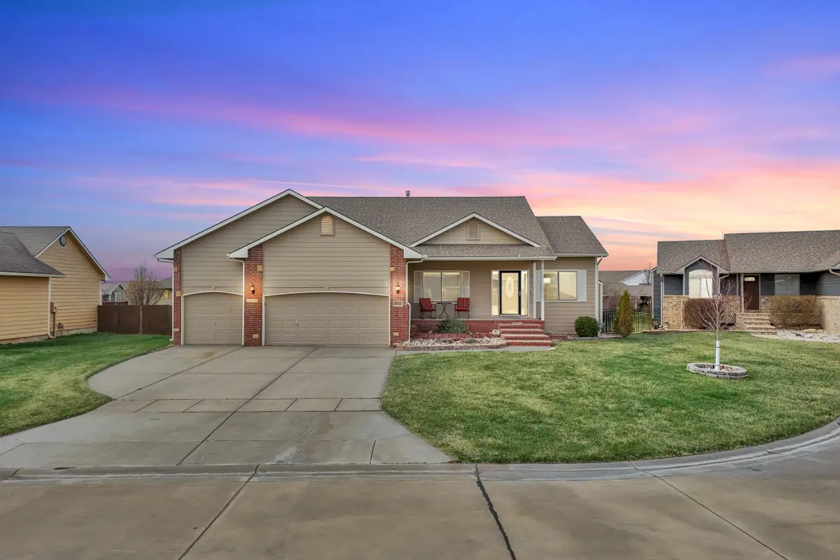 624 Goldspike Ct, Newton, KS 67114 - #1