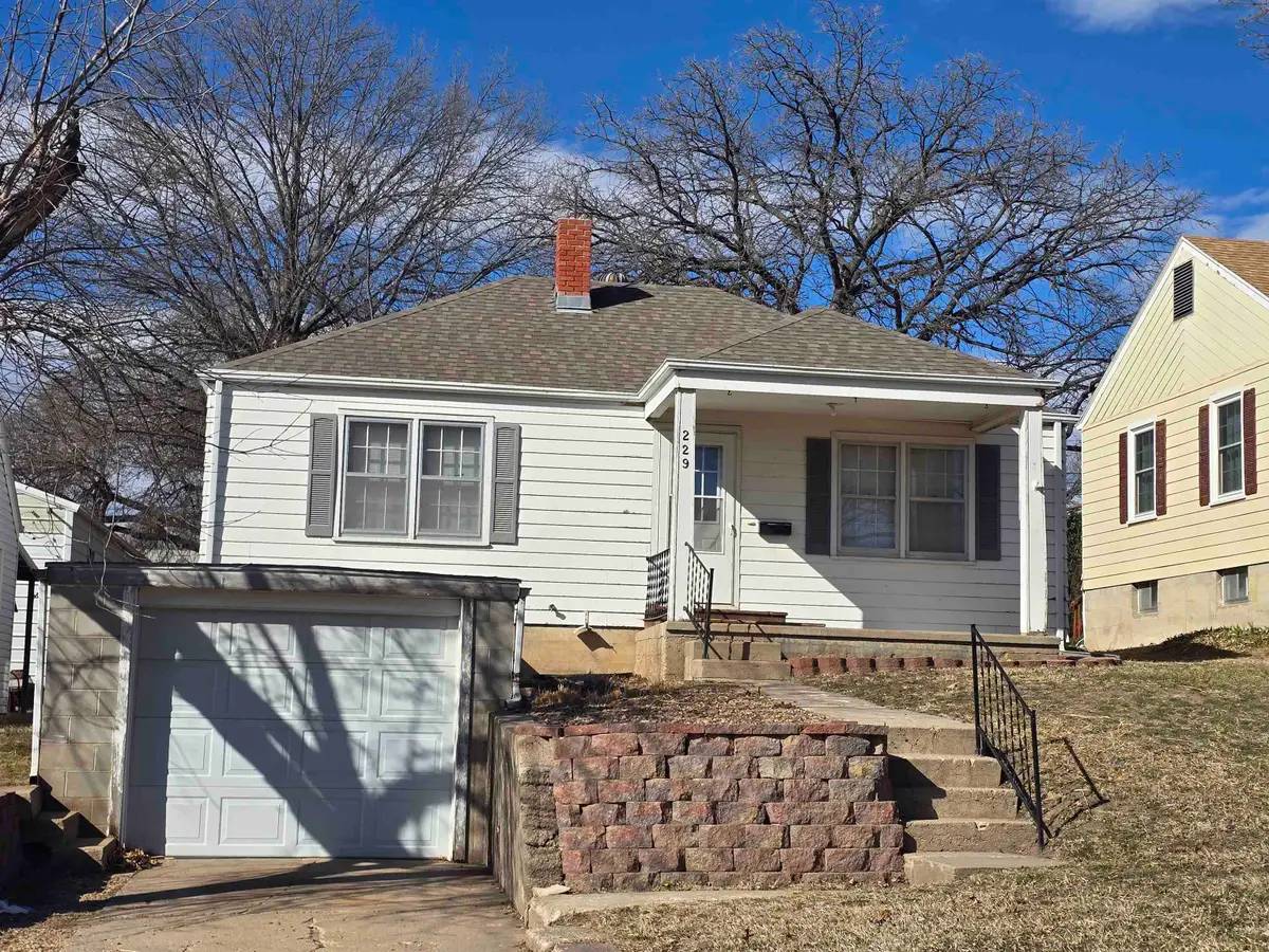 229 E 12th St, Concordia, KS 66901 - #1