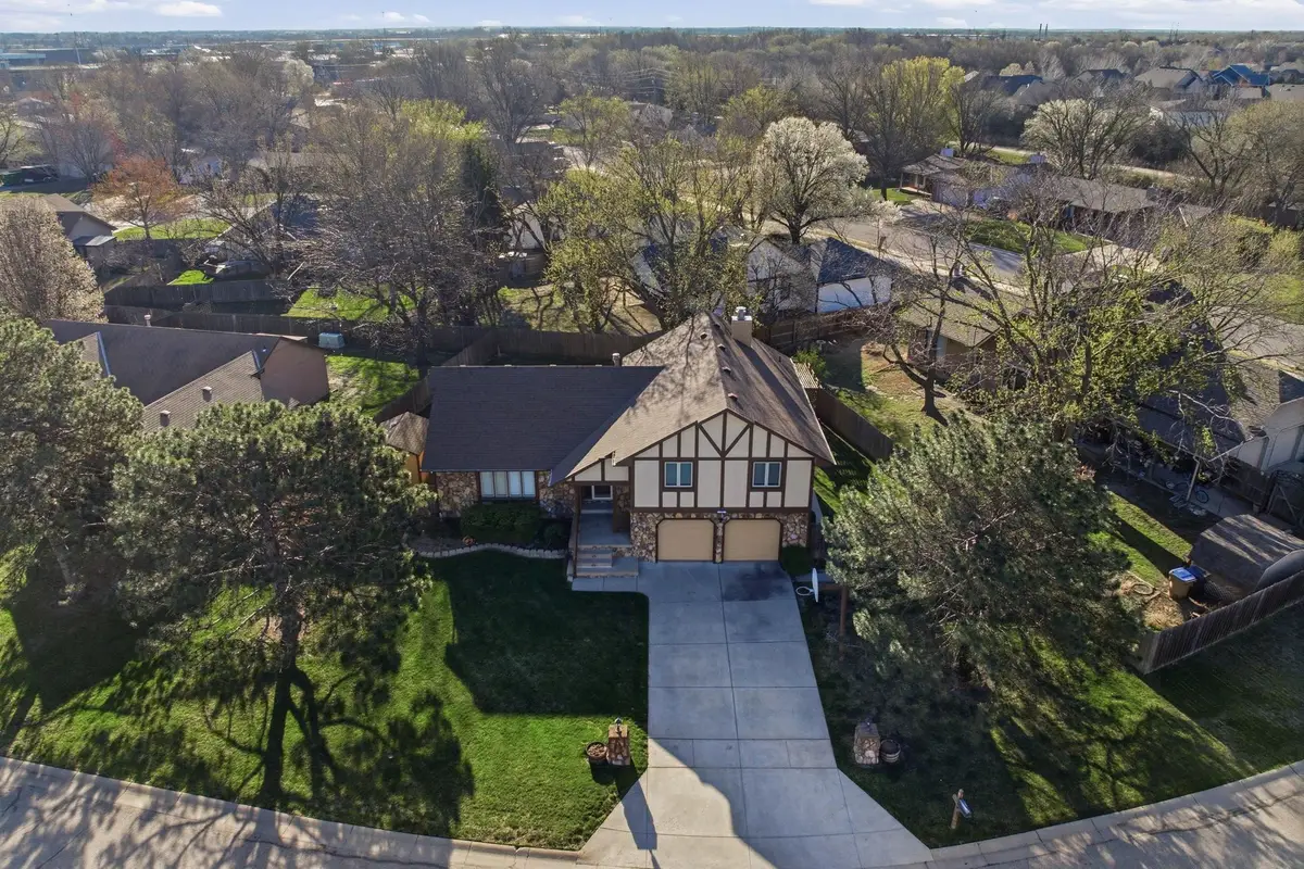 709 Marsha Dr, Andover, KS 67002 - #1