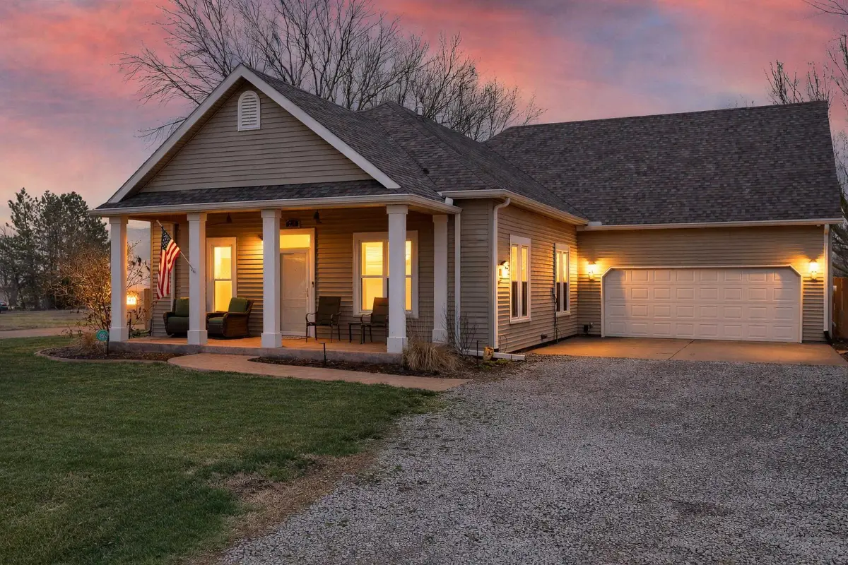 218 N Main St, Viola, KS 67149 - #1