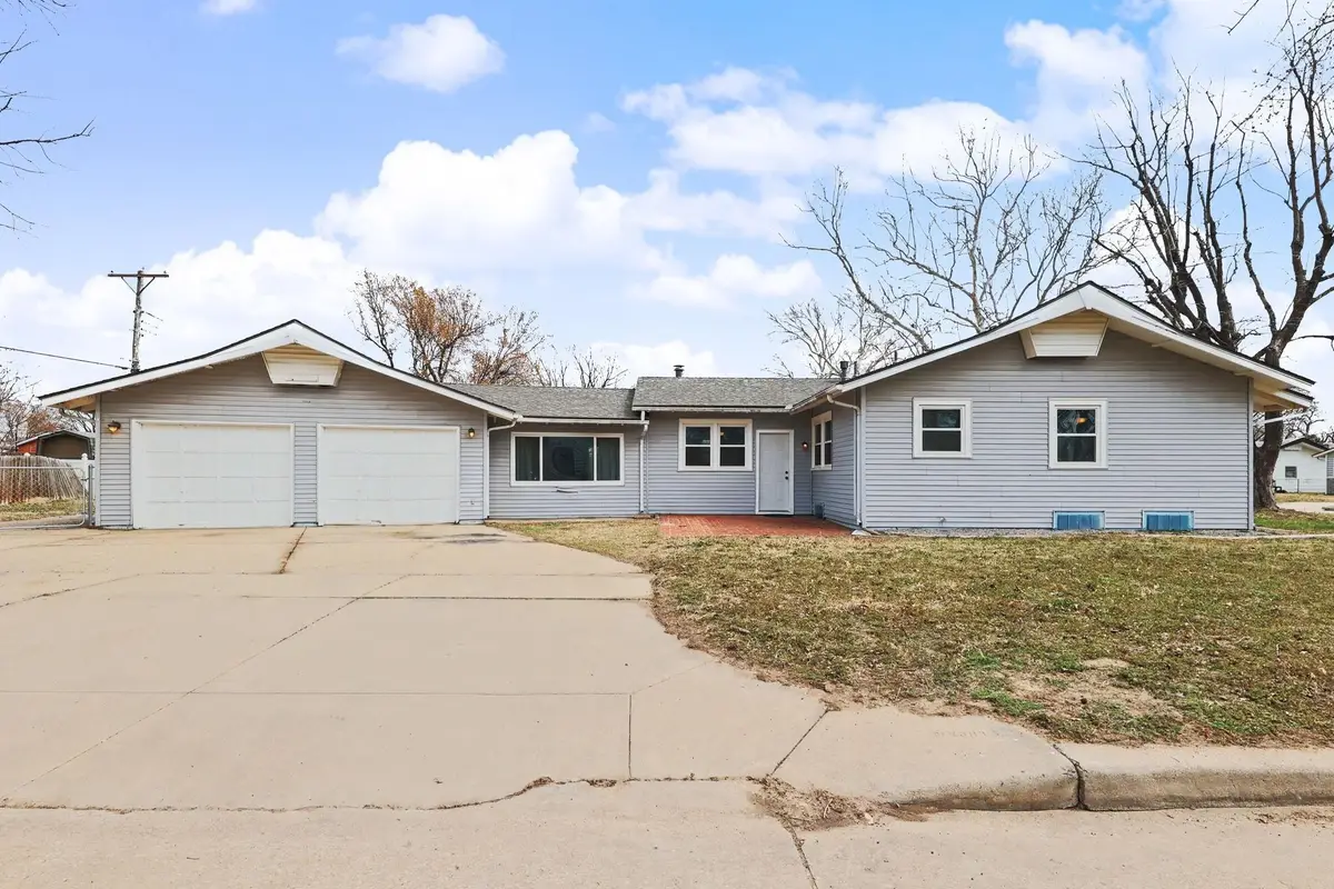4226 W Memory Ln, Wichita, KS 67212 - #1