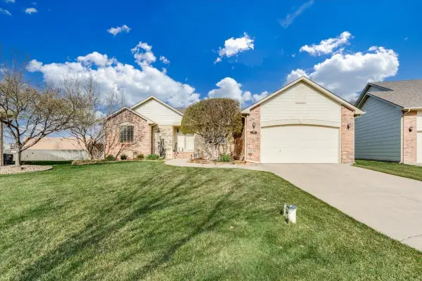 249 S Maple Dunes Ct, Wichita, KS 67235