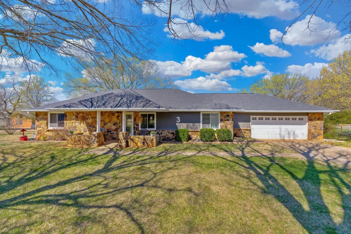 3 Oakwood Dr, Arkansas City, KS 67005 - #1