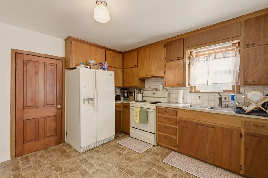 418 N Franklin Ave, Sedgwick, KS 67135 - #2