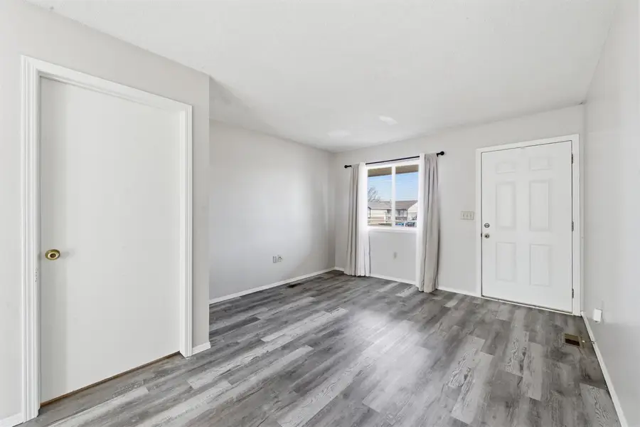 1325 W Nottingham Cir, Wichita, KS 67204 - #3