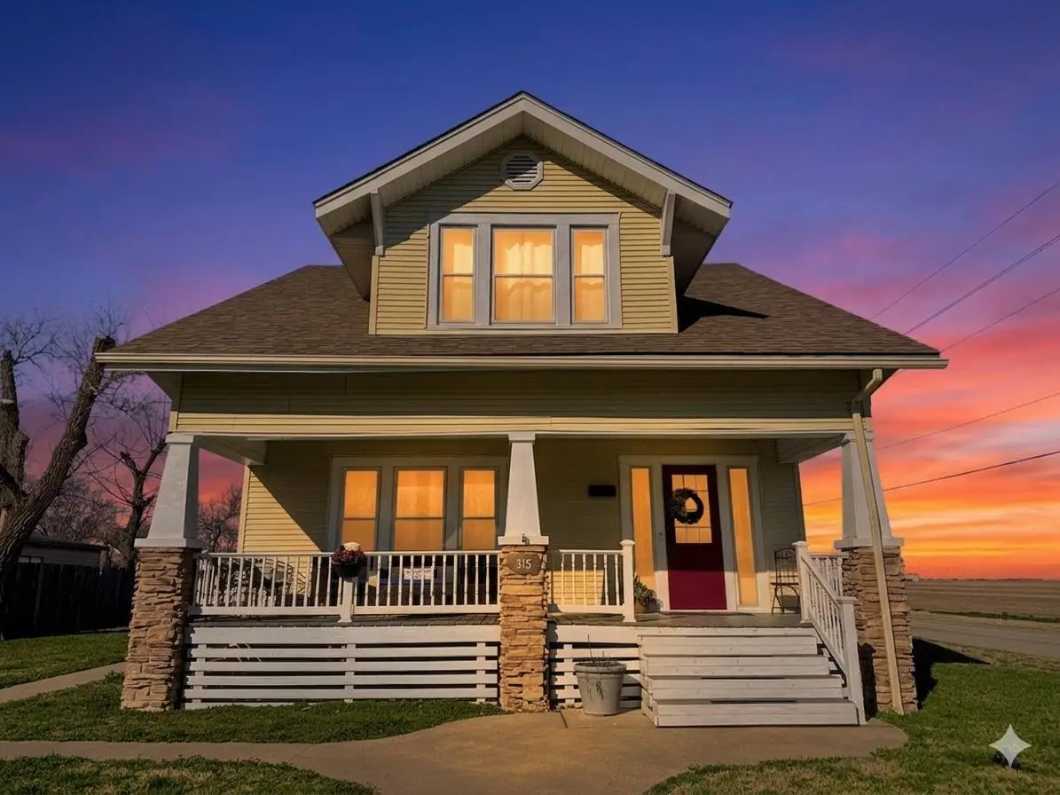 315 N Madison St, Hillsboro, KS 67063 - #1