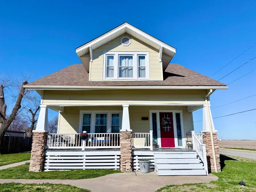 315 N Madison St, Hillsboro, KS 67063 - #2