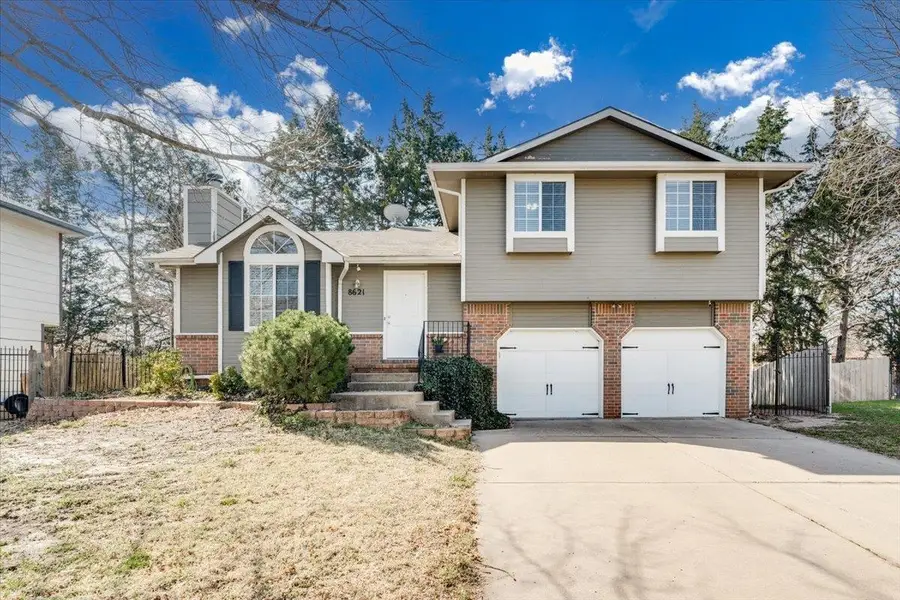 8621 W Westlawn Ct, Wichita, KS 67212 - #2