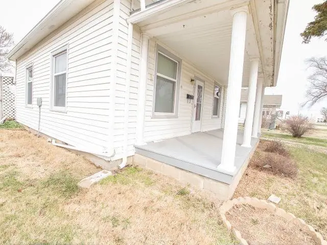 305 N Main St, Hillsboro, KS 67063 - #3