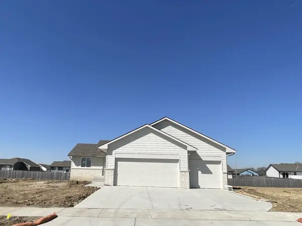 1611 E Arrowhead St, Andover, KS 67002