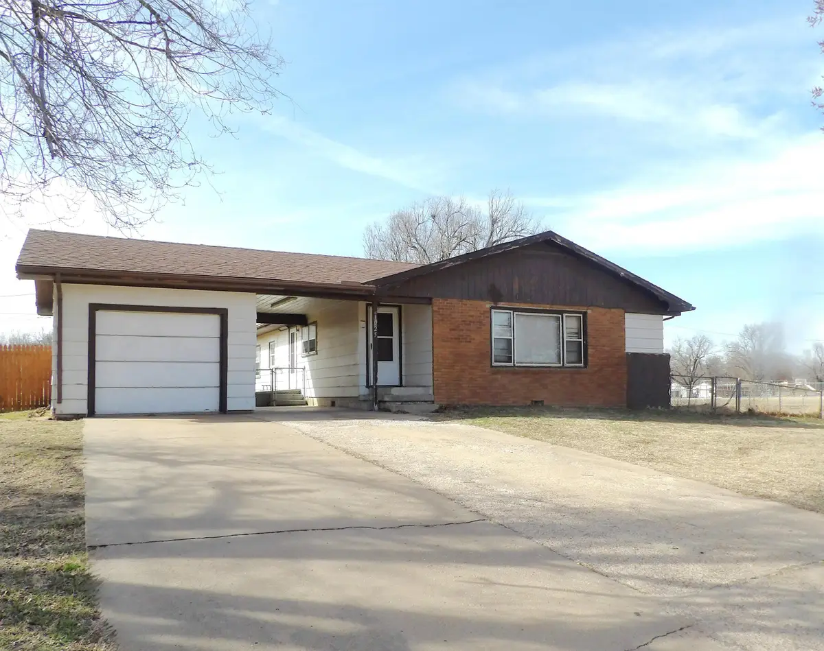 1025 N 10th, Arkansas City, KS 67005 - #1