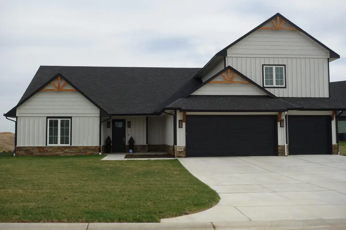 1522 N Emerald Valley Dr, Mulvane, KS 67110 - #1