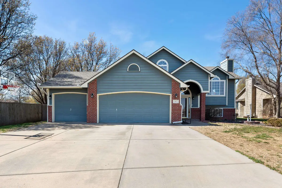 807 N Timberleaf Dr, Derby, KS 67037 - #1