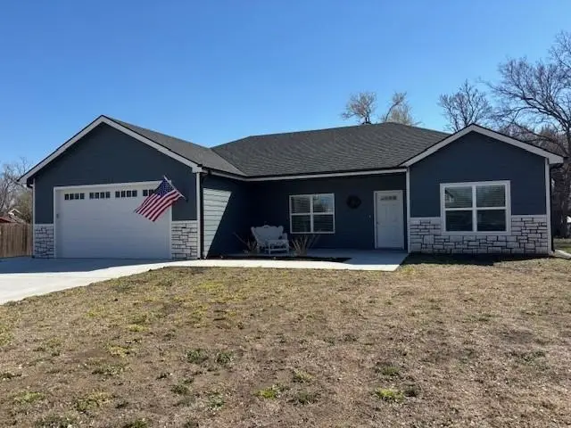 108 E 5th St, Solomon, KS 67480 - #2