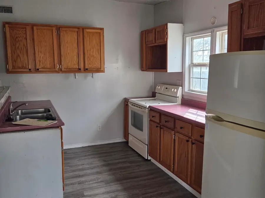 1409 S S Santa Fe Ave, Salina, KS 67401 - #2