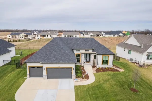 151 N Ciderbluff Ct, Wichita, KS 67052