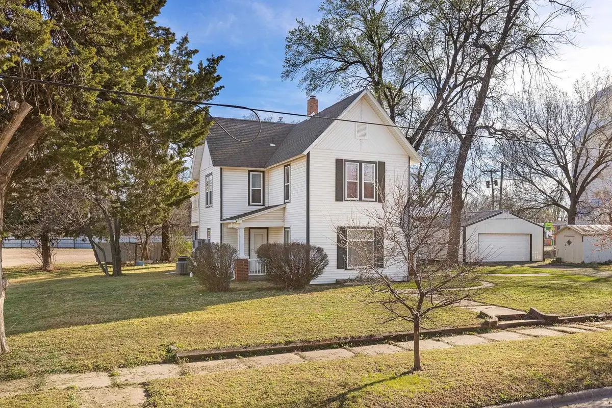 109 E 2nd St, Haven, KS 67543 - #1