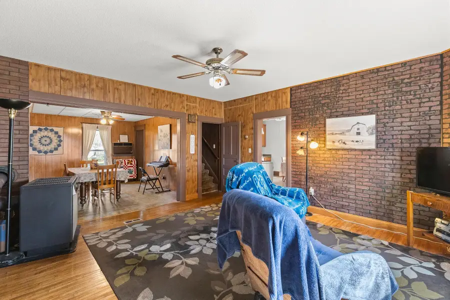 109 E 2nd St, Haven, KS 67543 - #3