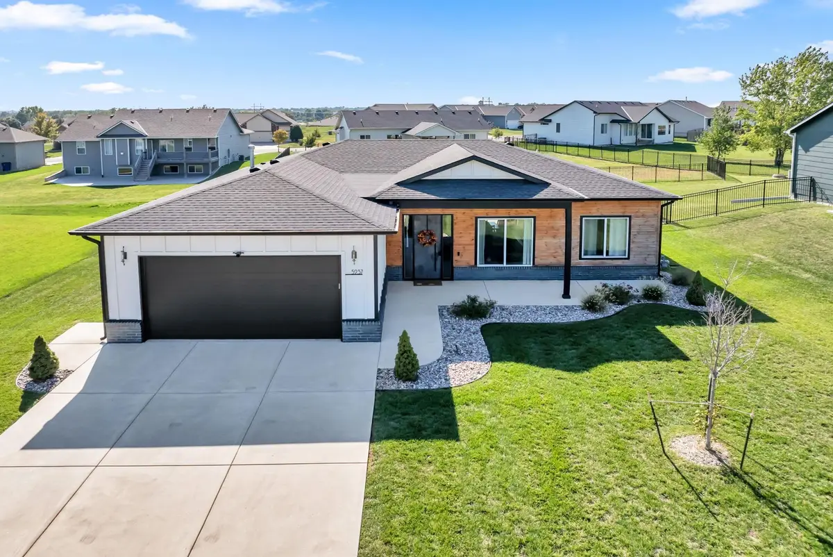 5237 N Cambridge, Bel Aire, KS 67226 - #1