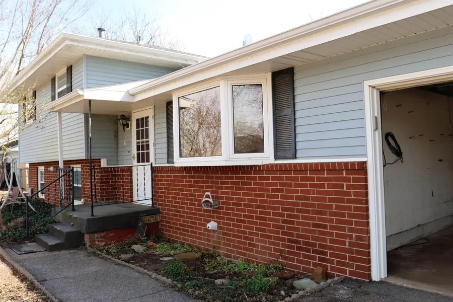 349 W Robson Rd, Salina, KS 67401 - #3