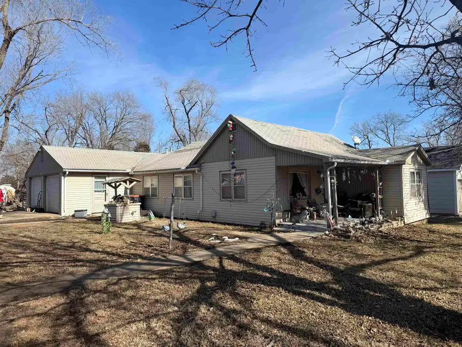 1208 W 6th Ave, El Dorado, KS 67042 - #2