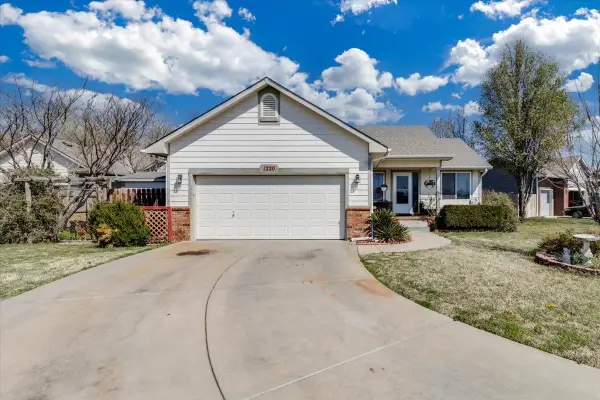 1220 N Timberleaf, Derby, KS 67037