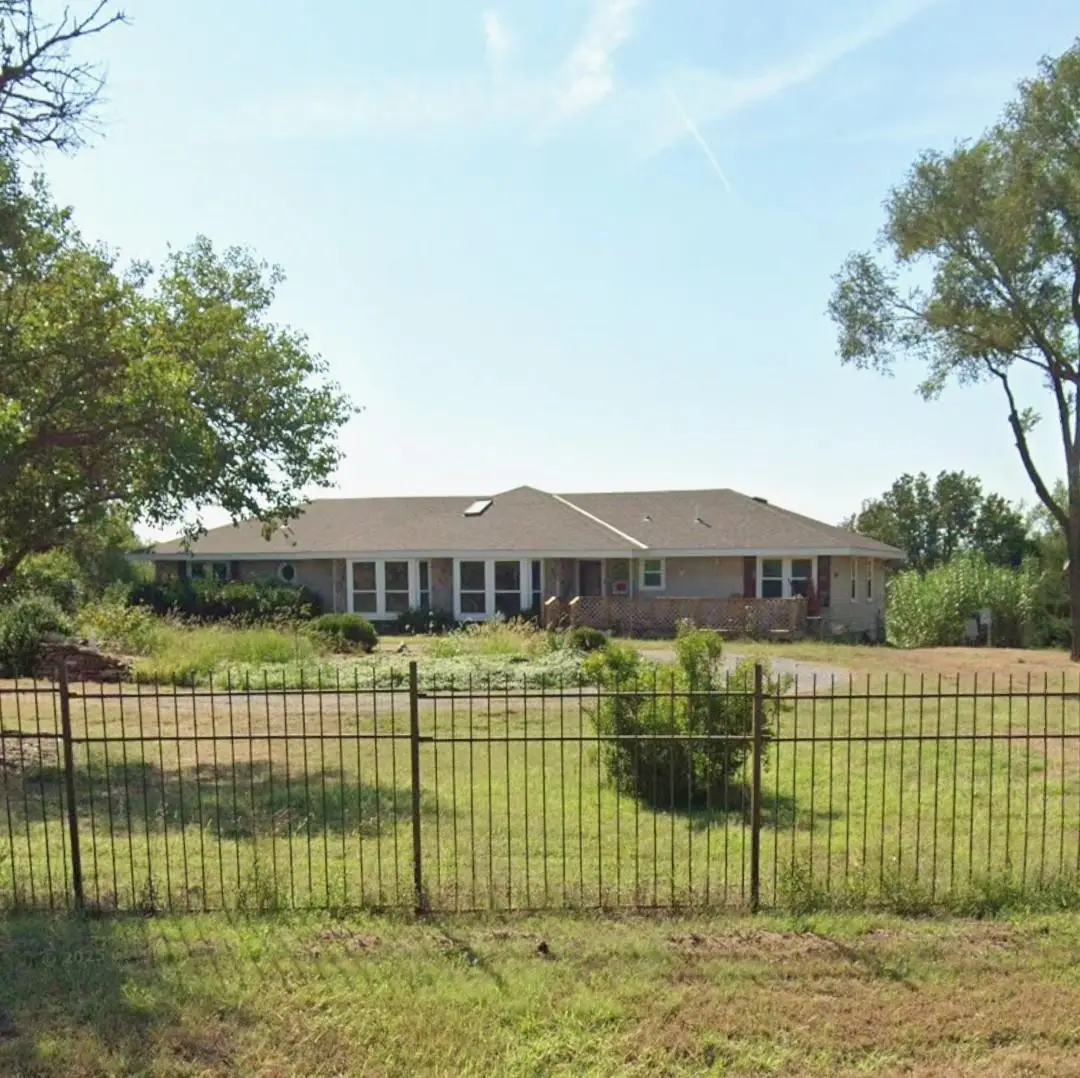 217 SW River Valley Rd, Towanda, KS 67144 - #1