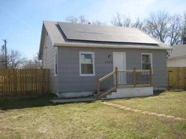 1928 S Laura Ave, Wichita, KS 67211