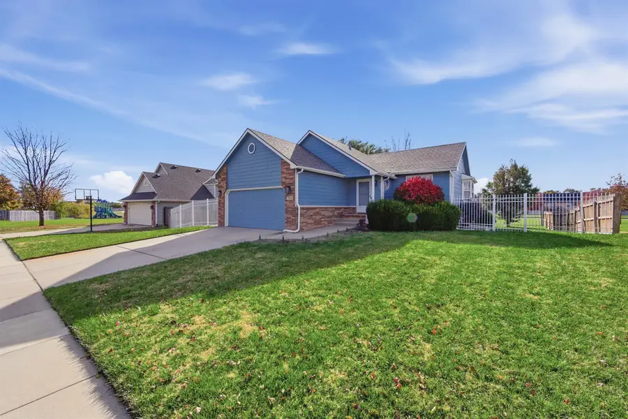 705 S Westview Cir, Andover, KS 67002-9336 - #2