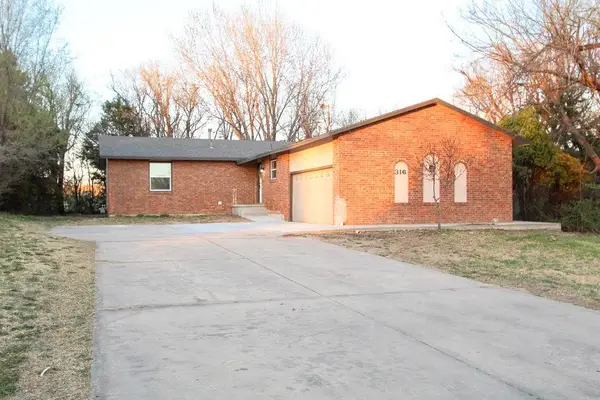 316 Sherman Dr, Newton, KS 67114