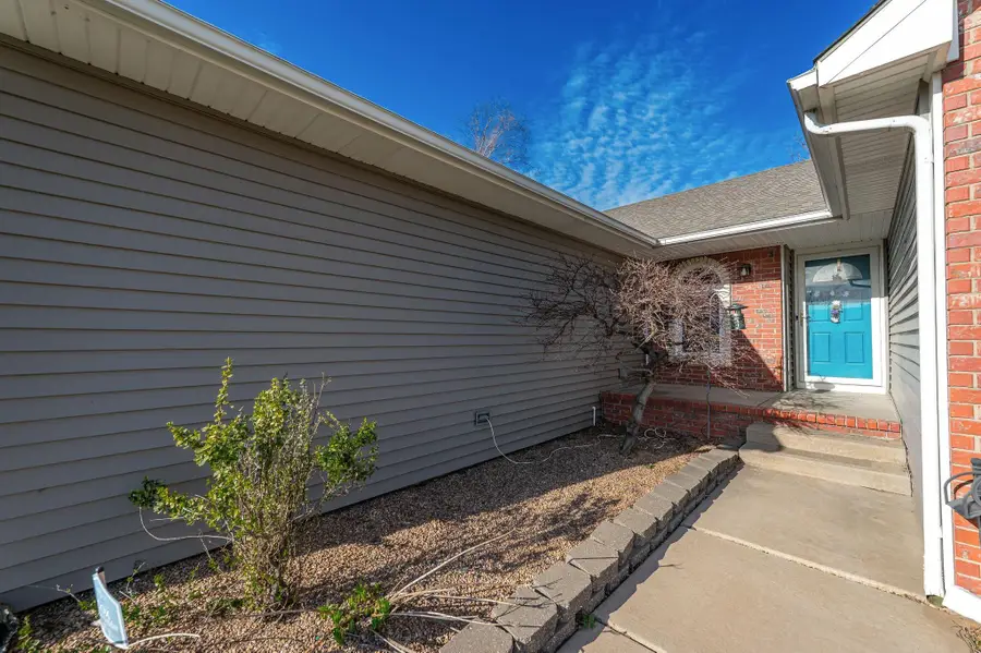 2133 N Parkdale St, Wichita, KS 67212 - #2