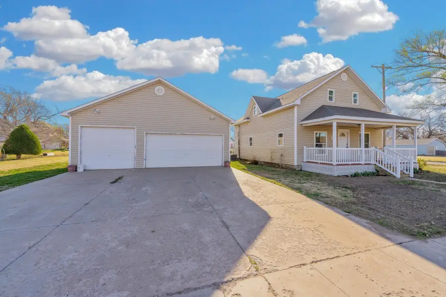 224 S Collingwood St, Pretty Prairie, KS 67570 - #2