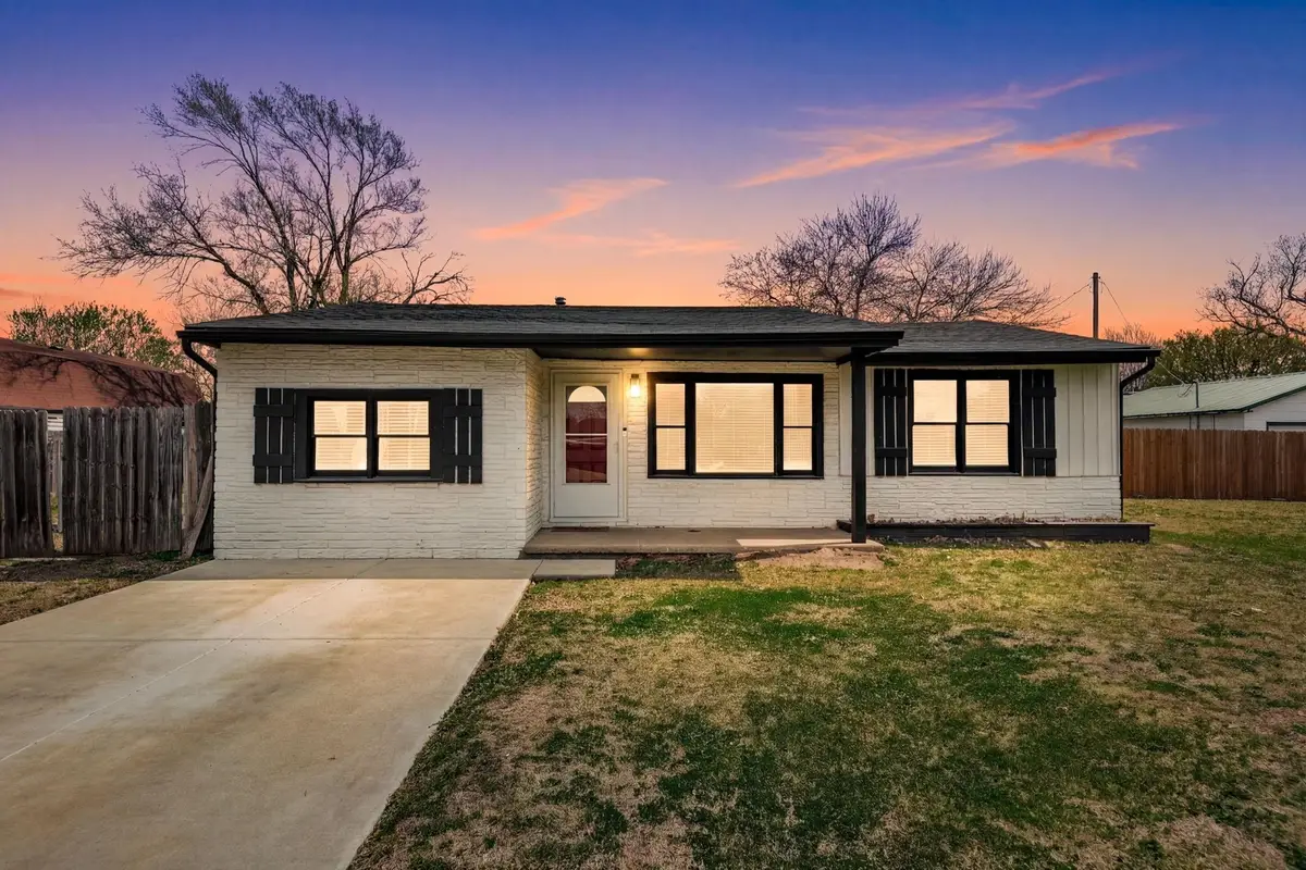 912 N Anna St, Wichita, KS 67212 - #1