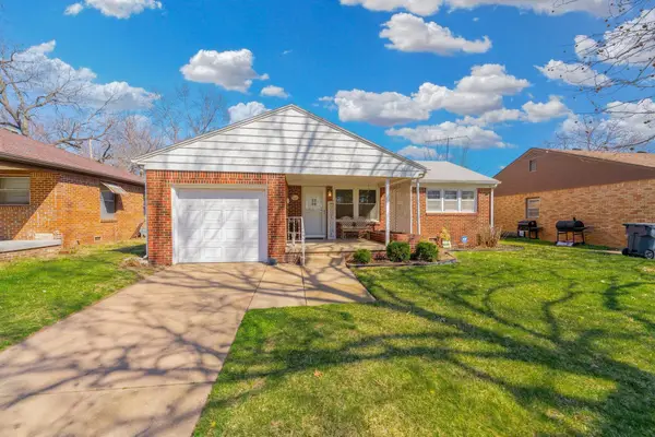 6056 Castle Dr, Wichita, KS 67218