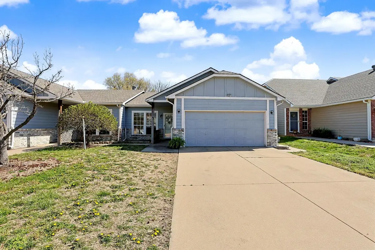 8725 E Parkmont Dr, Wichita, KS 67207 - #1