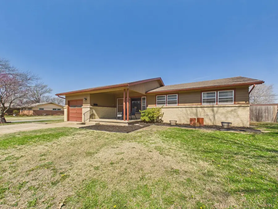2140 W Columbine Ln, Wichita, KS 67204 - #2