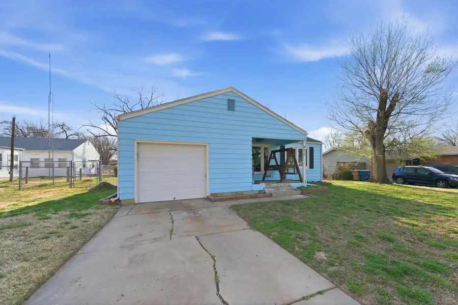 320 S Prospect St, Clearwater, KS 67026 - #3
