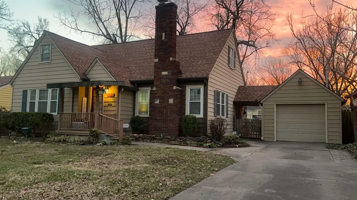 1238 SW Collins Ave, Topeka, KS 66604 - #1