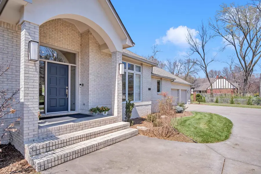 1401 Maple St, Newton, KS 67114 - #2