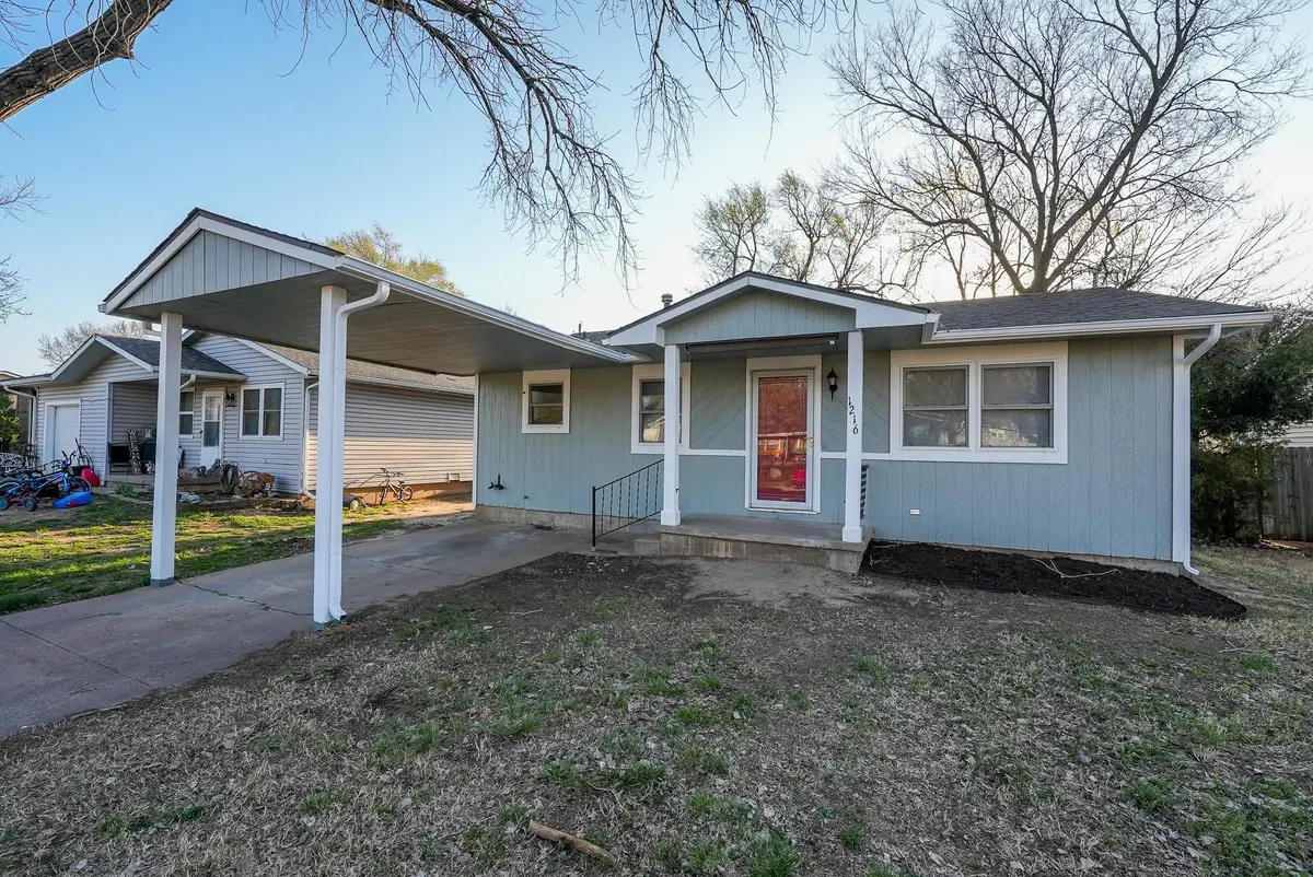 1216 N Spencer Dr, Augusta, KS 67010 - #1