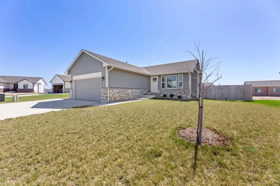 4446 Rutgers Ct, Maize, KS 67101 - #2
