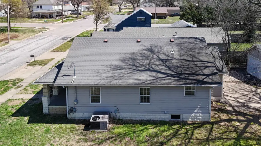 509 W 13th Ave, Winfield, KS 67156 - #2