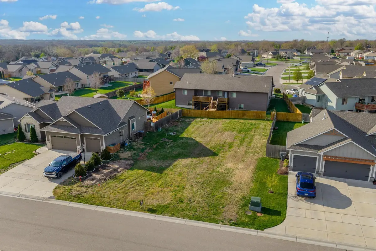 945 Ceder Brook Cir, Mulvane, KS 67110 - #1