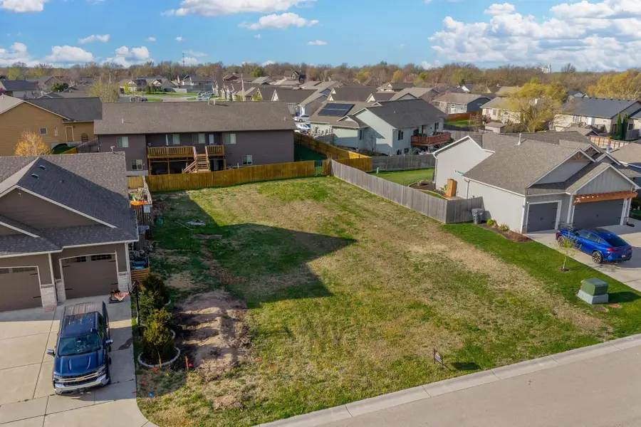 945 Ceder Brook Cir, Mulvane, KS 67110 - #2