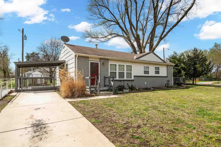 1101 E Denver Dr, Park City, KS 67219 - #2