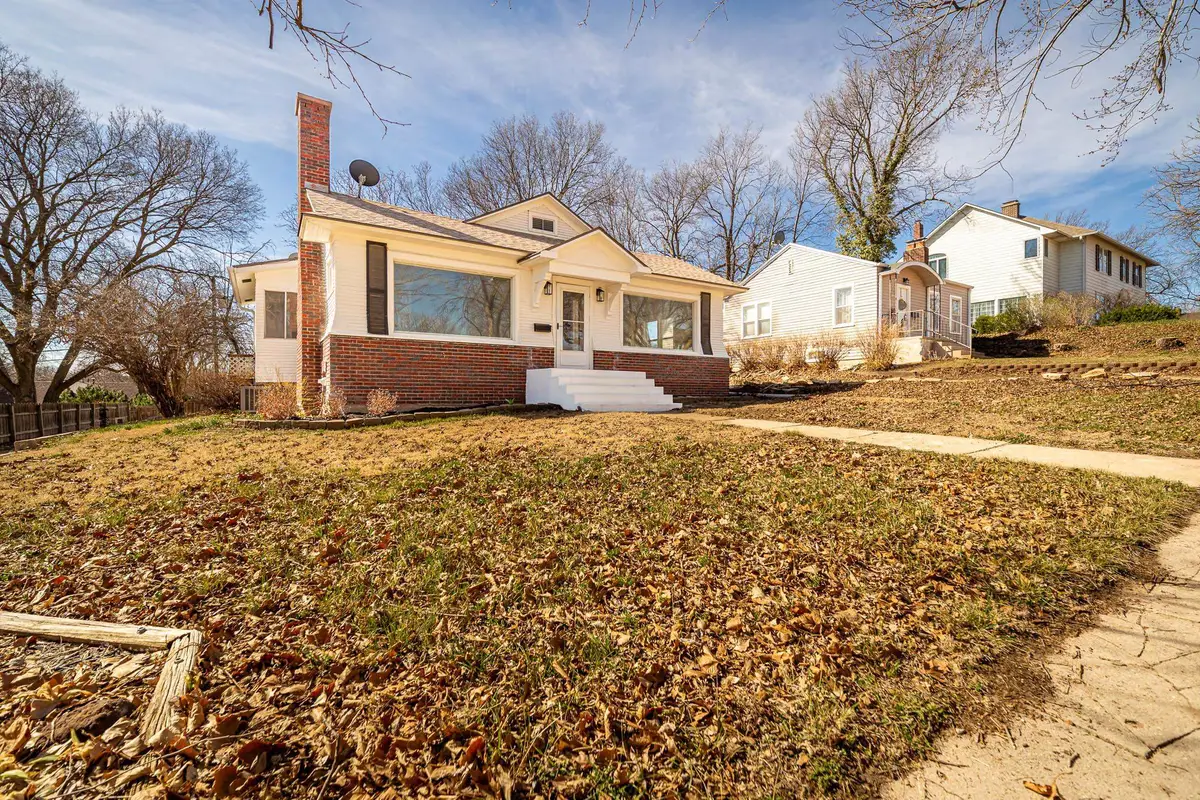 824 W 9th St, Concordia, KS 66901 - #1